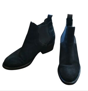 Bos. & Co. Emery Suede Waterproof Chelsea Boot Black Size 40